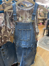 Load image into Gallery viewer, Mossy oak tank
