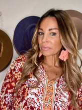 Load image into Gallery viewer, Handmade macrame earrings / light pink
