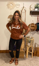 Load image into Gallery viewer, Smile T shirt / rust brown
