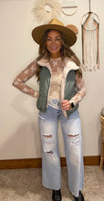 Load image into Gallery viewer, Magnolia green reversible vest
