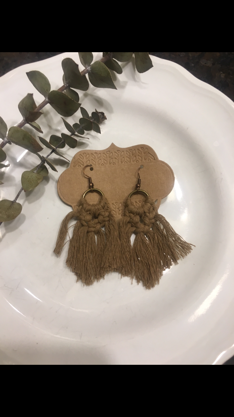 Beige macrame earrings