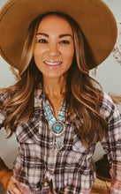 Load image into Gallery viewer, Viv necklace/ concert vibes
