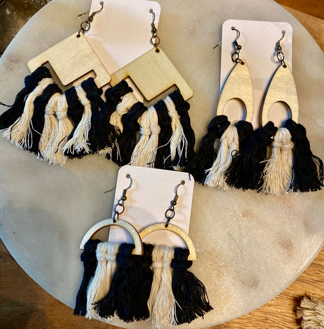 Macrame black and white earrings