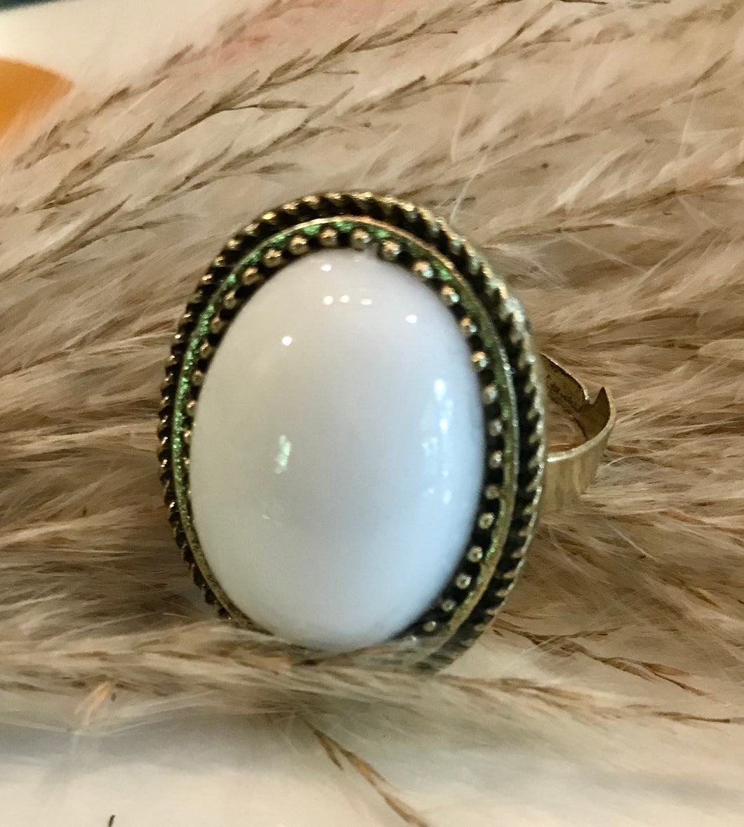 Dezzy round white gem ring