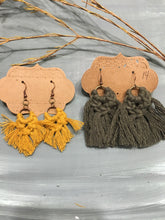 Load image into Gallery viewer, Macrame earrings
