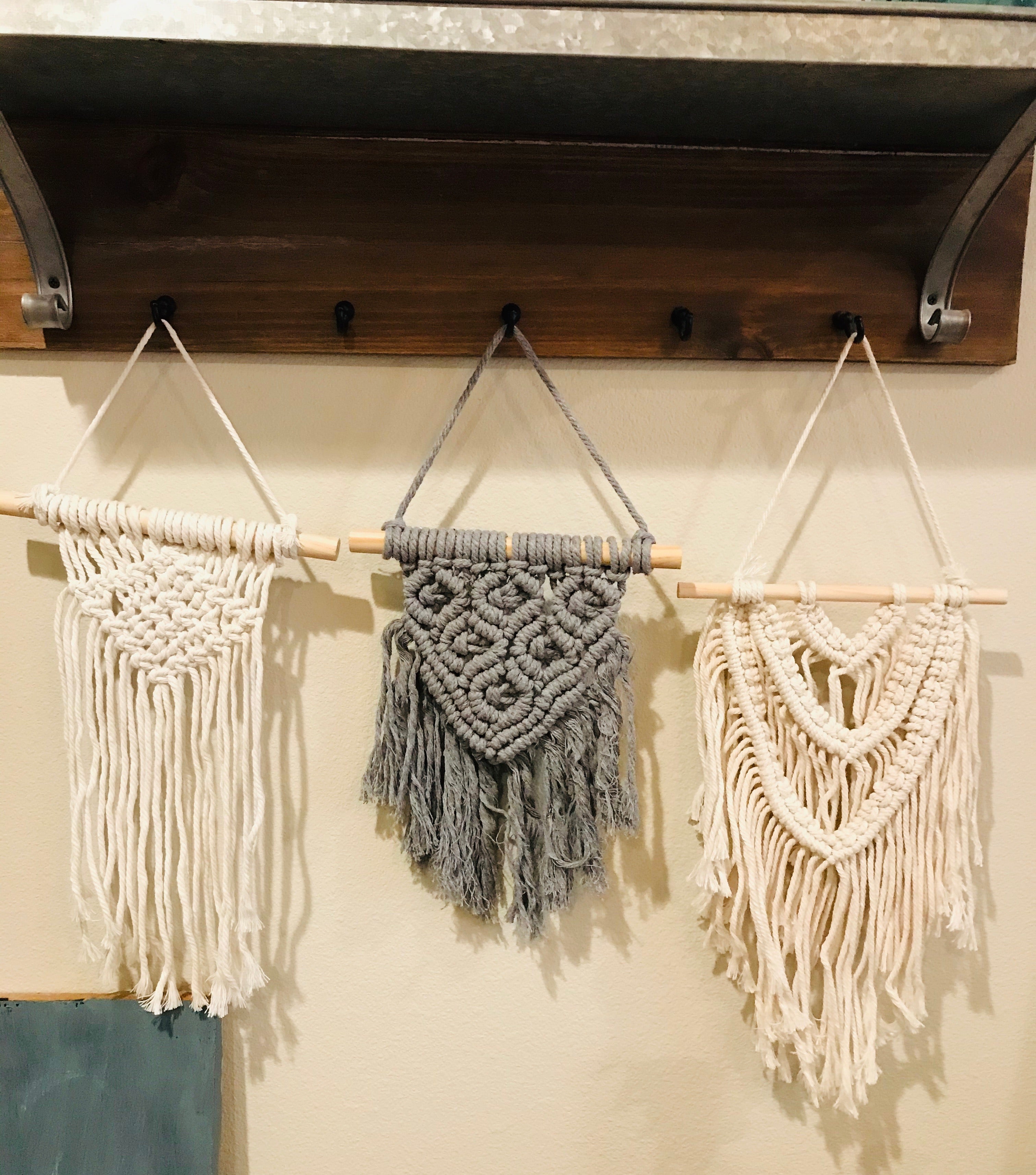 Macrame wall hangs / gray