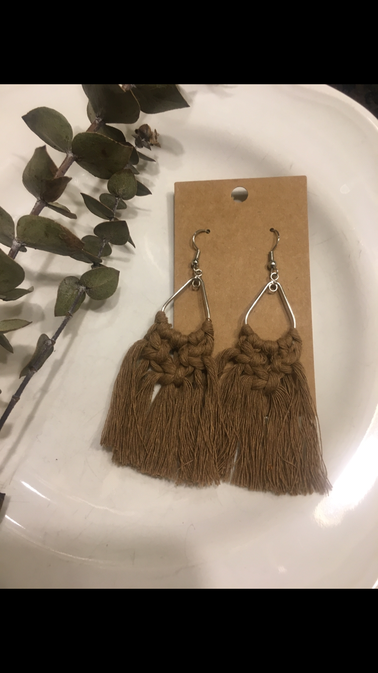 Beige macrame earrings